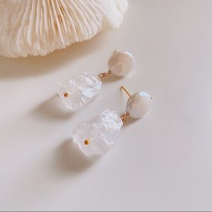 Natural raw quartz coin pearl earring